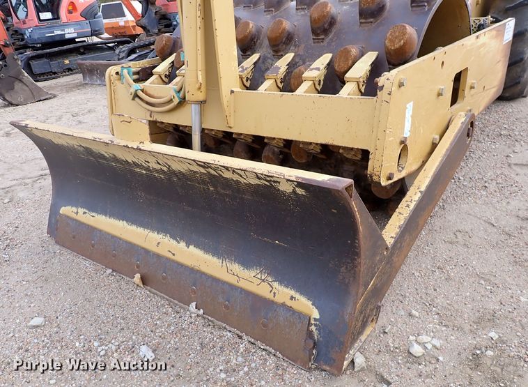 image for item DK1006 2006 Caterpillar CP-323C  single drum roller