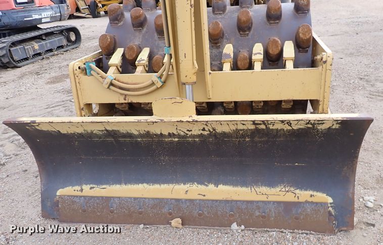 image for item DK1006 2006 Caterpillar CP-323C  single drum roller