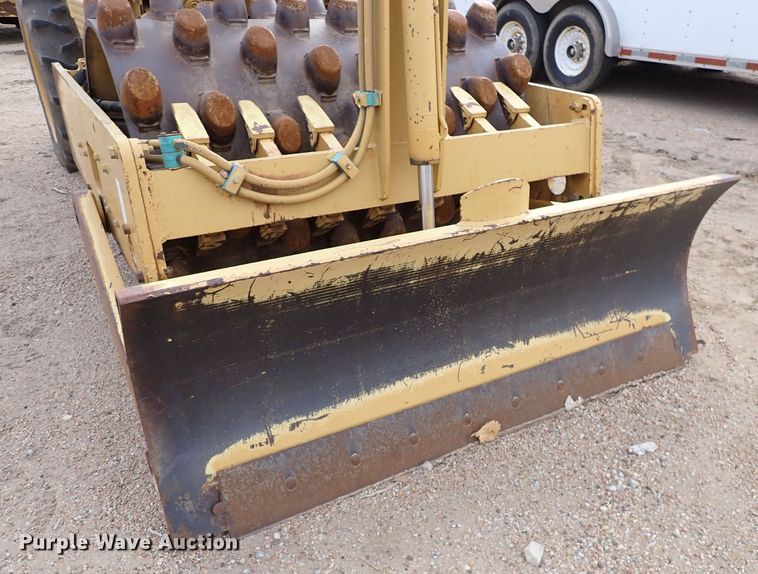 image for item DK1006 2006 Caterpillar CP-323C  single drum roller