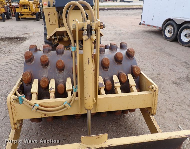 image for item DK1006 2006 Caterpillar CP-323C  single drum roller