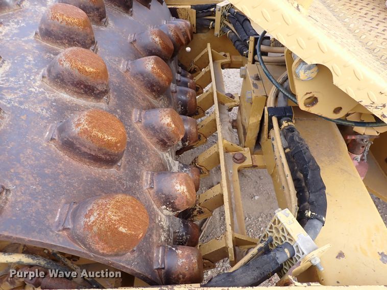 image for item DK1006 2006 Caterpillar CP-323C  single drum roller