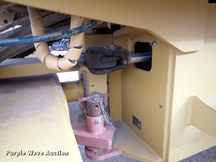 image for item DK1006 2006 Caterpillar CP-323C  single drum roller