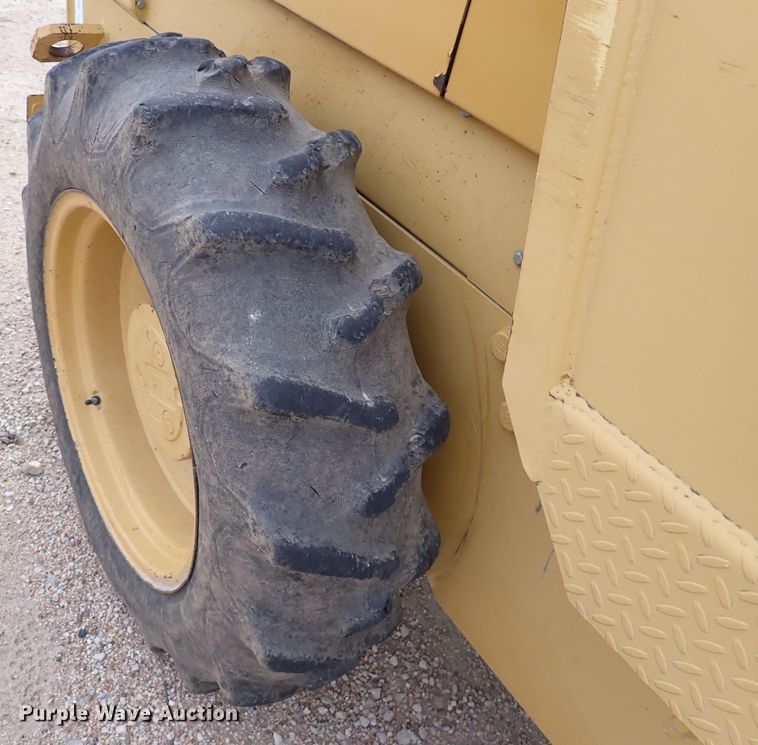 image for item DK1006 2006 Caterpillar CP-323C  single drum roller