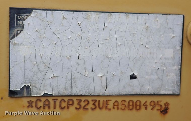 image for item DK1006 2006 Caterpillar CP-323C  single drum roller