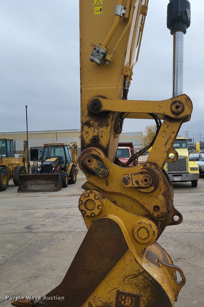 image for item DK1011 2015 Caterpillar 329F L  excavator