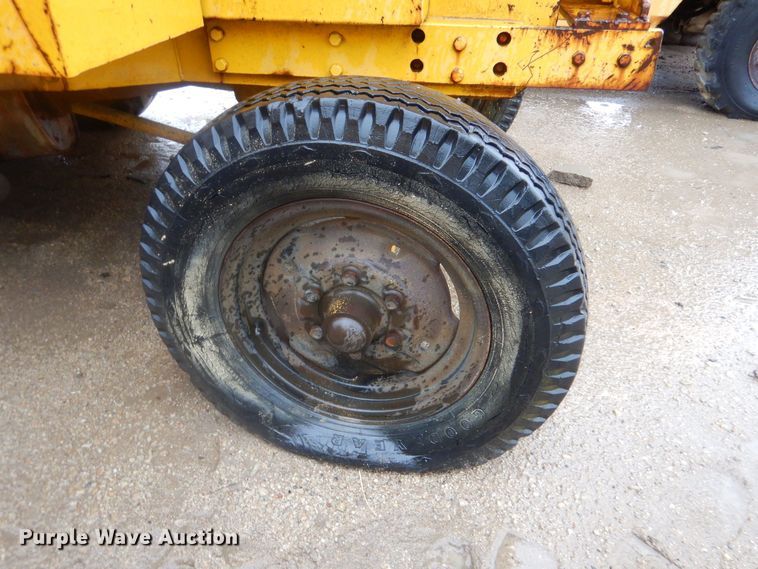 image for item DK1016 Schramm E-Z Drill S-250  pneumatractor