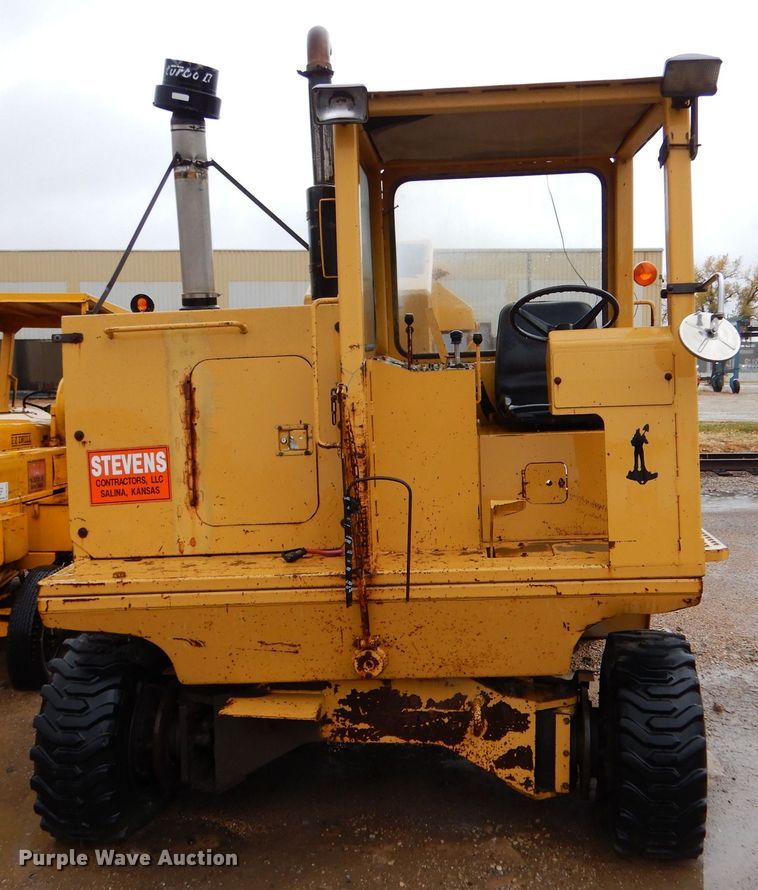 image for item DK1017 1989 Vermeer CC-135  rock saw