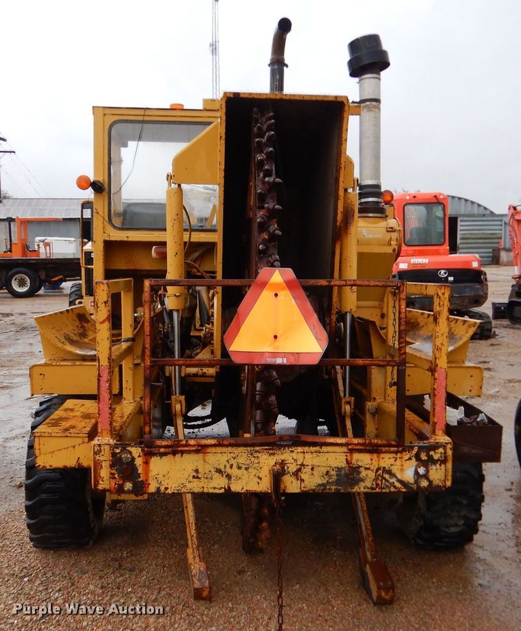 image for item DK1017 1989 Vermeer CC-135  rock saw