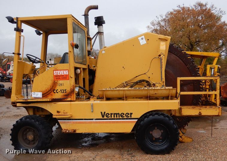 image for item DK1017 1989 Vermeer CC-135  rock saw