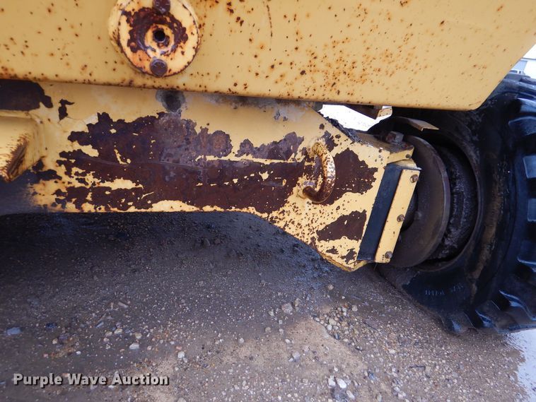 image for item DK1017 1989 Vermeer CC-135  rock saw