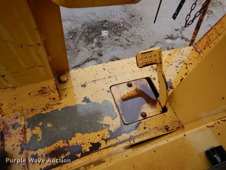 image for item DK1017 1989 Vermeer CC-135  rock saw