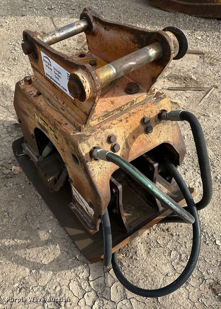 image for item DK1034 NPK  vibratory plate compactor