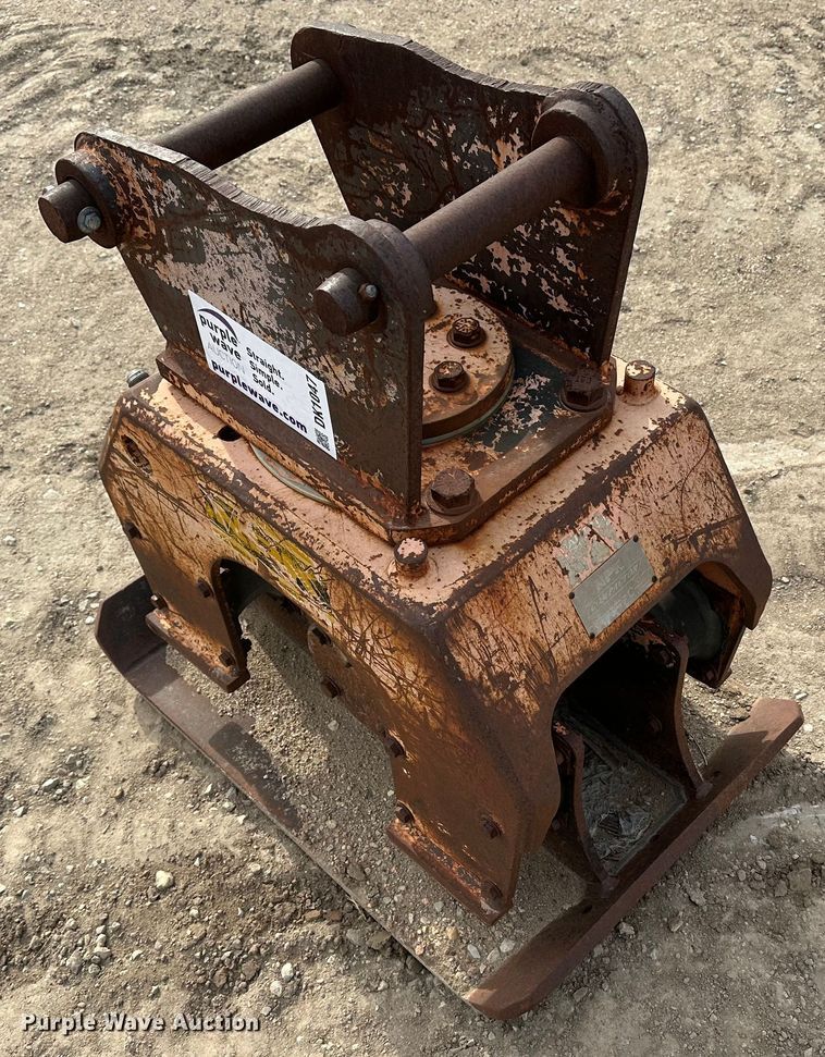 image for item DK1047 NPK C-48  vibratory plate compactor