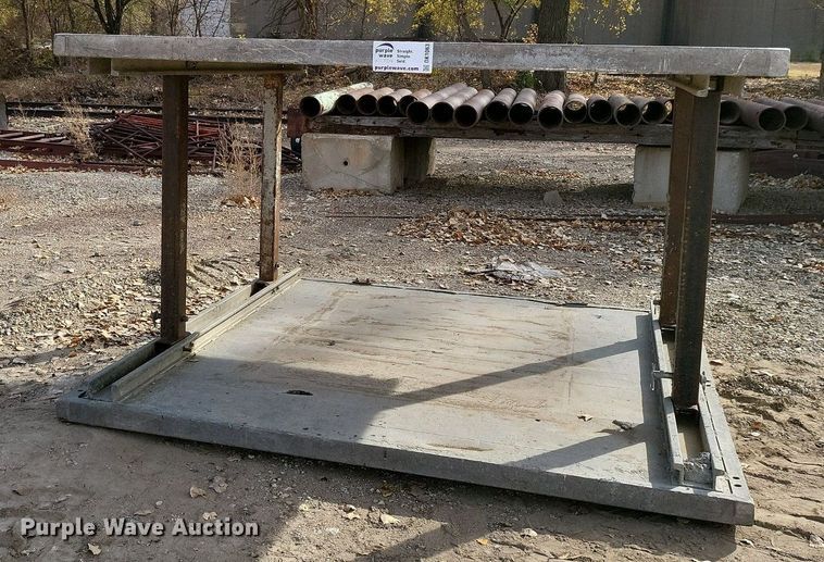 image for item DK1063 Trench box