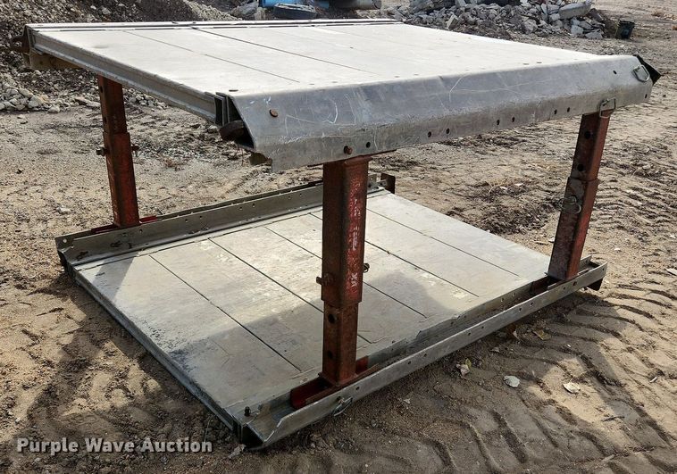 image for item DK1064 Trench box