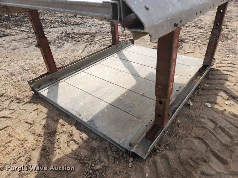 image for item DK1064 Trench box