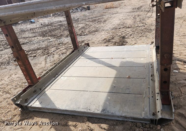 image for item DK1064 Trench box