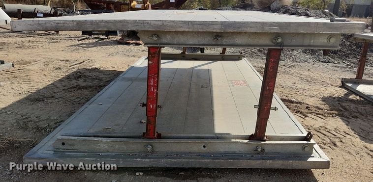 image for item DK1065 Trench box