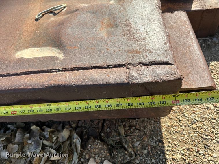 image for item DK1069 Trench box