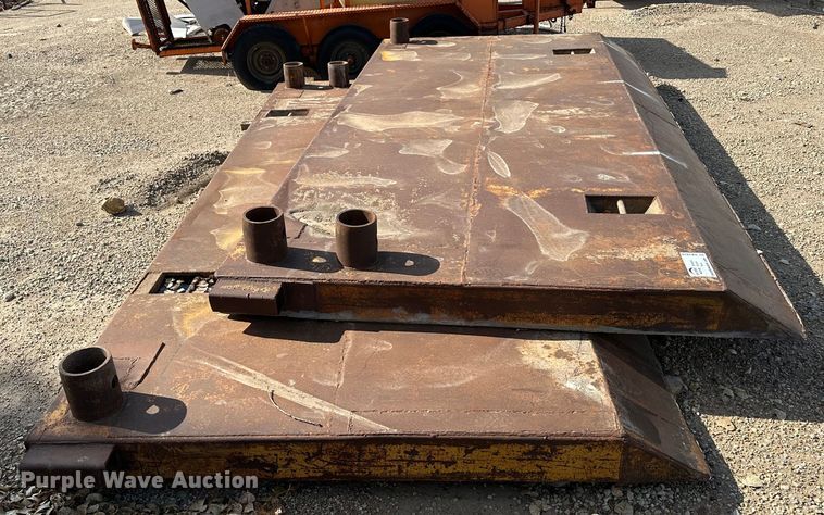 image for item DK1070 Trench box