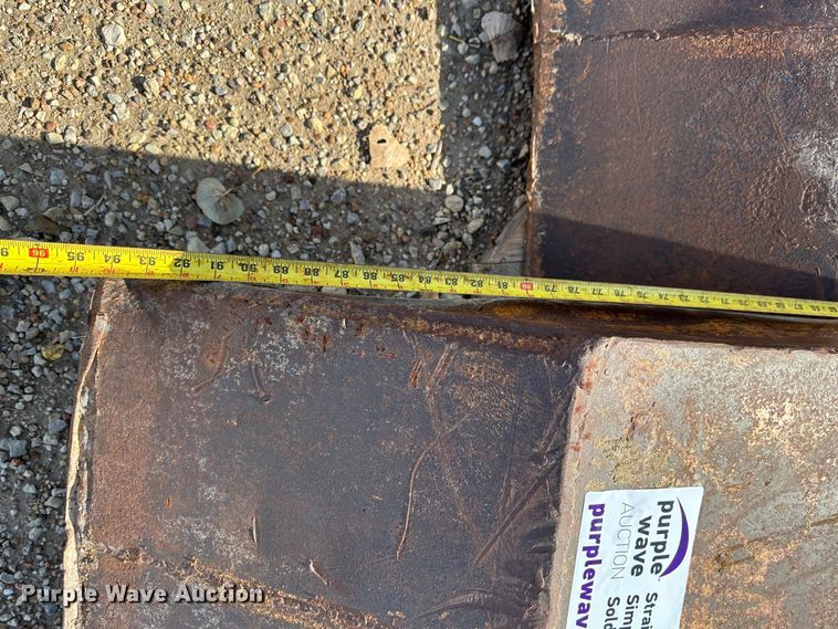 image for item DK1070 Trench box