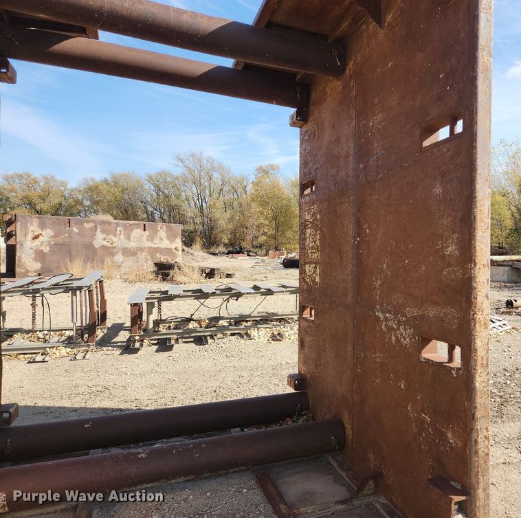 image for item DK1071 Trench box