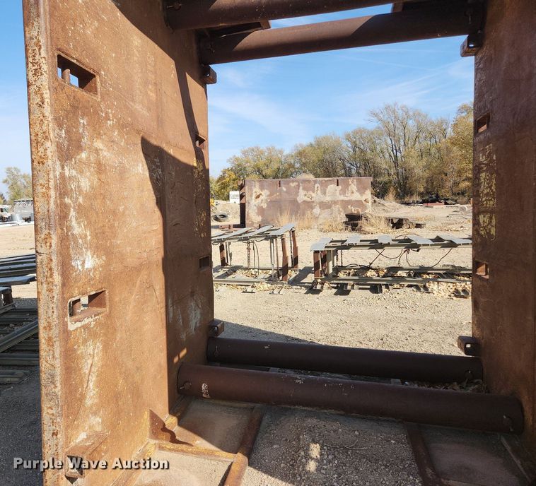 image for item DK1071 Trench box