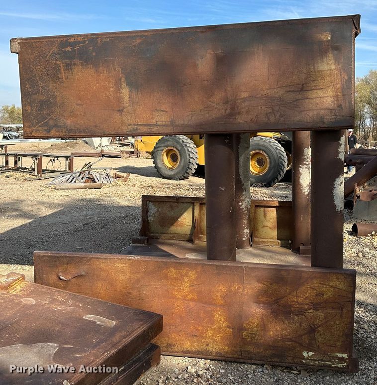 image for item DK1072 Trench box