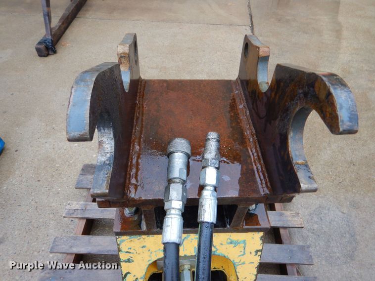 image for item MT9794 2012 Magnum RHF15V PA  plate compactor