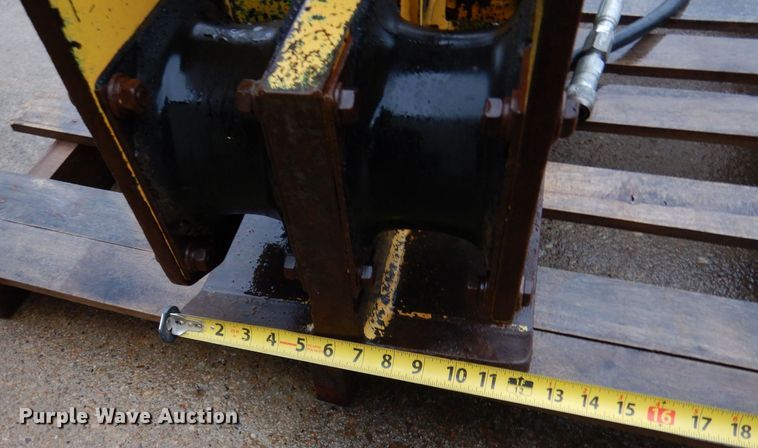 image for item MT9794 2012 Magnum RHF15V PA  plate compactor