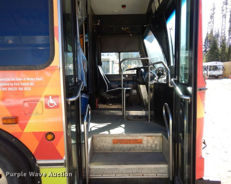 image for item DF8193 2000 Orion  shuttle bus