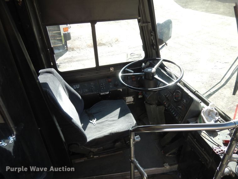 image for item DF8193 2000 Orion  shuttle bus