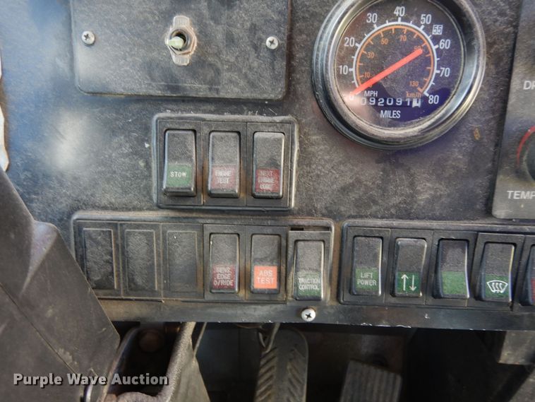 image for item DF8193 2000 Orion  shuttle bus