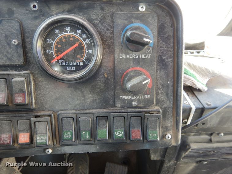 image for item DF8193 2000 Orion  shuttle bus