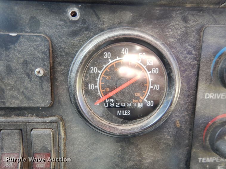 image for item DF8193 2000 Orion  shuttle bus