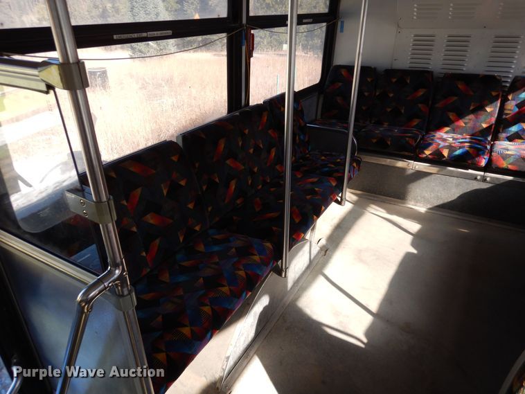 image for item DF8193 2000 Orion  shuttle bus