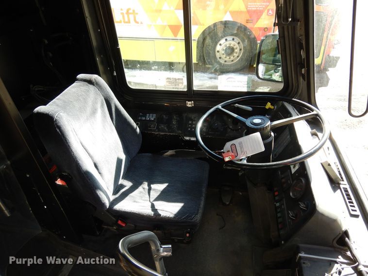 image for item DF8194 2000 Orion  shuttle bus