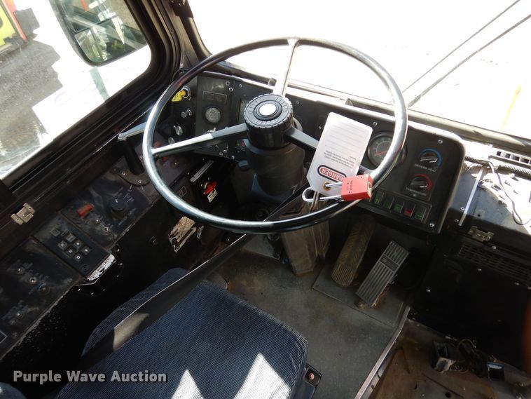 image for item DF8194 2000 Orion  shuttle bus