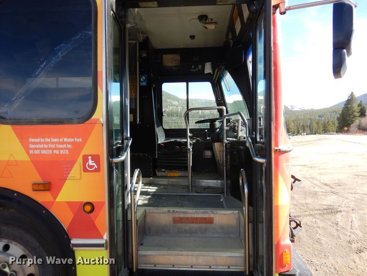 image for item DF8196 2000 Orion  shuttle bus