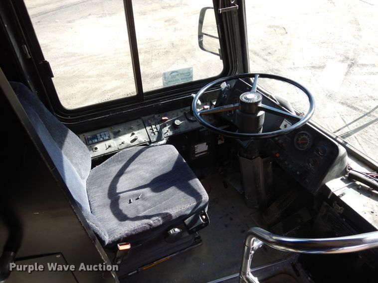 image for item DF8196 2000 Orion  shuttle bus