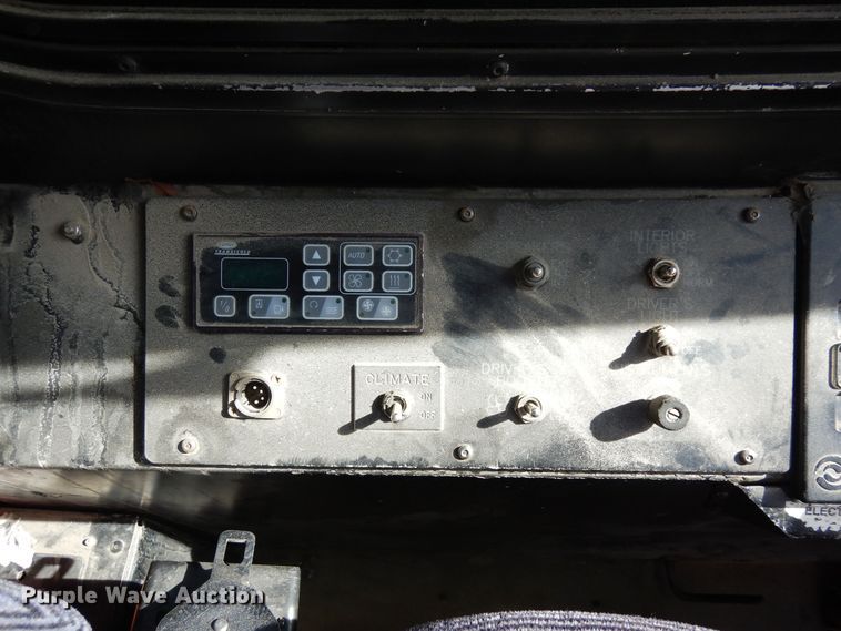 image for item DF8196 2000 Orion  shuttle bus