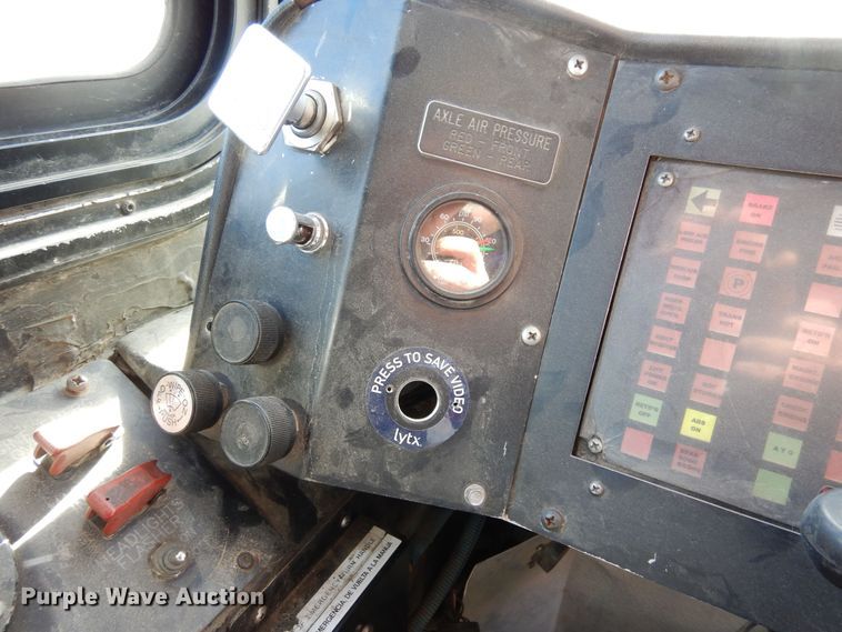 image for item DF8196 2000 Orion  shuttle bus