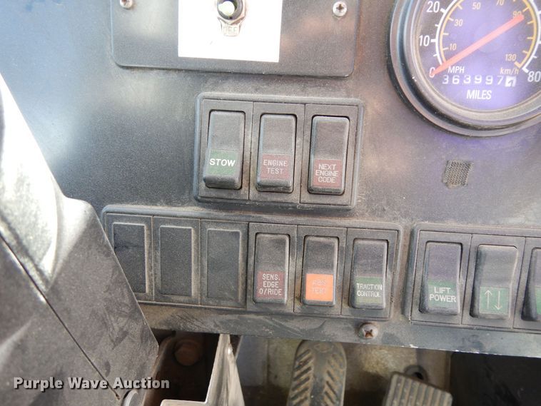 image for item DF8196 2000 Orion  shuttle bus