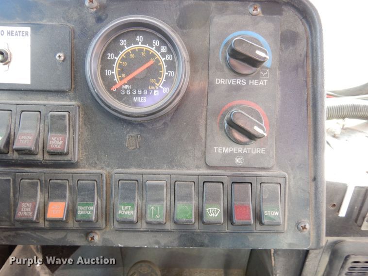 image for item DF8196 2000 Orion  shuttle bus