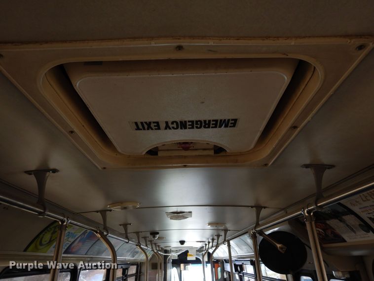 image for item DF8196 2000 Orion  shuttle bus