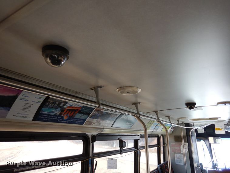 image for item DF8196 2000 Orion  shuttle bus