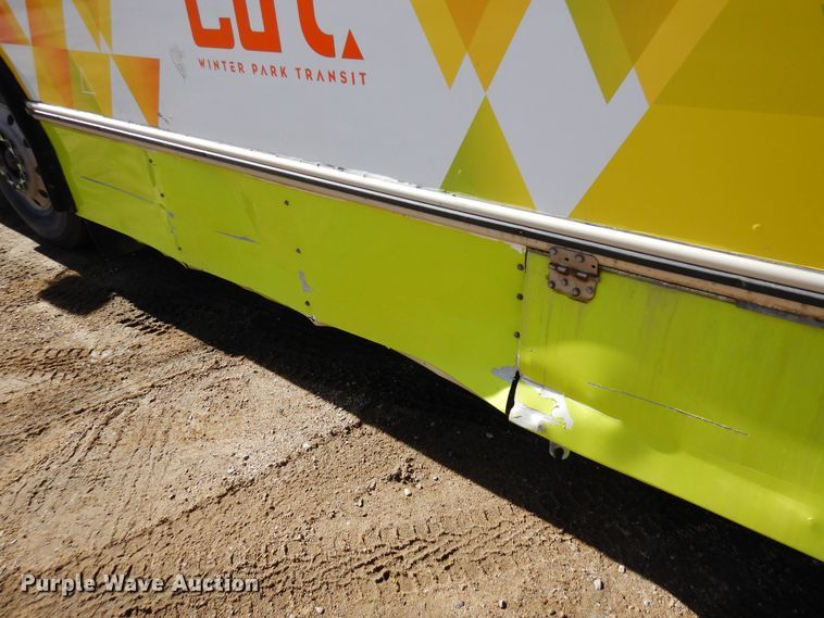 image for item DF8196 2000 Orion  shuttle bus