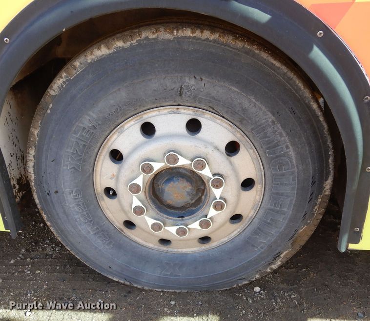 image for item DF8196 2000 Orion  shuttle bus