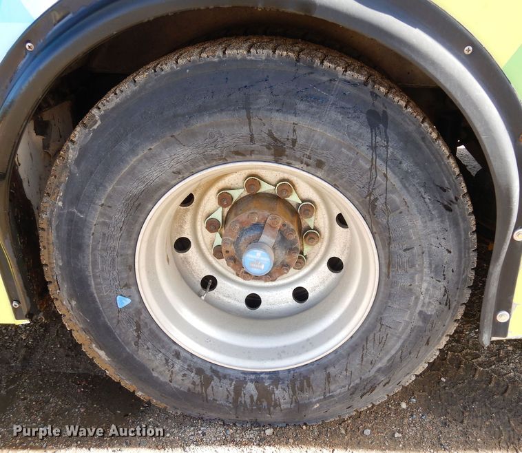 image for item DF8196 2000 Orion  shuttle bus