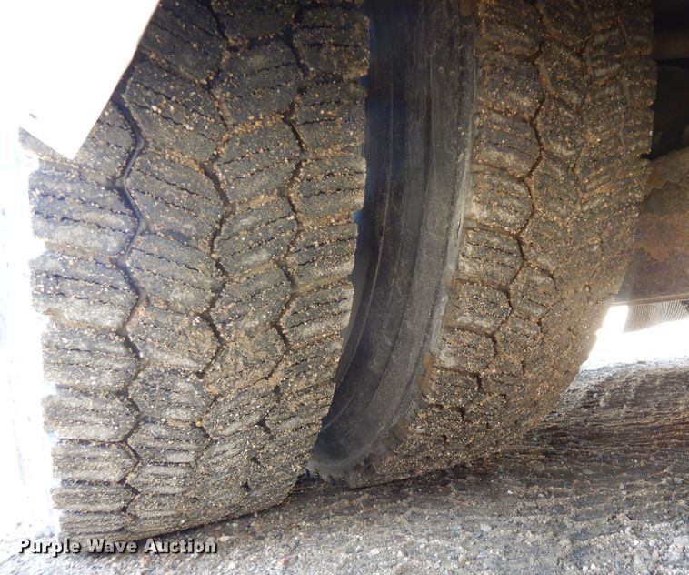 image for item DF8196 2000 Orion  shuttle bus